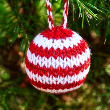 Striped Christmas Bauble Knitting Pattern - Christmas Knitting Pattern