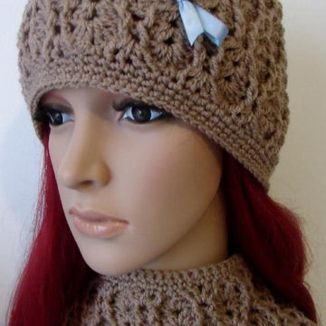 Cowl with Cable & Eyelet Design