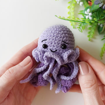 Jellyfish crochet pattern, small amigurumi sea creature pattern