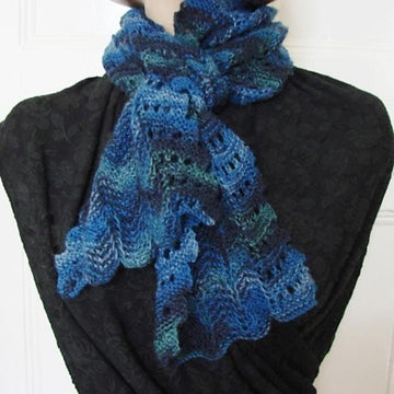 Wavy scarf, lacy garter st zig-zag edges