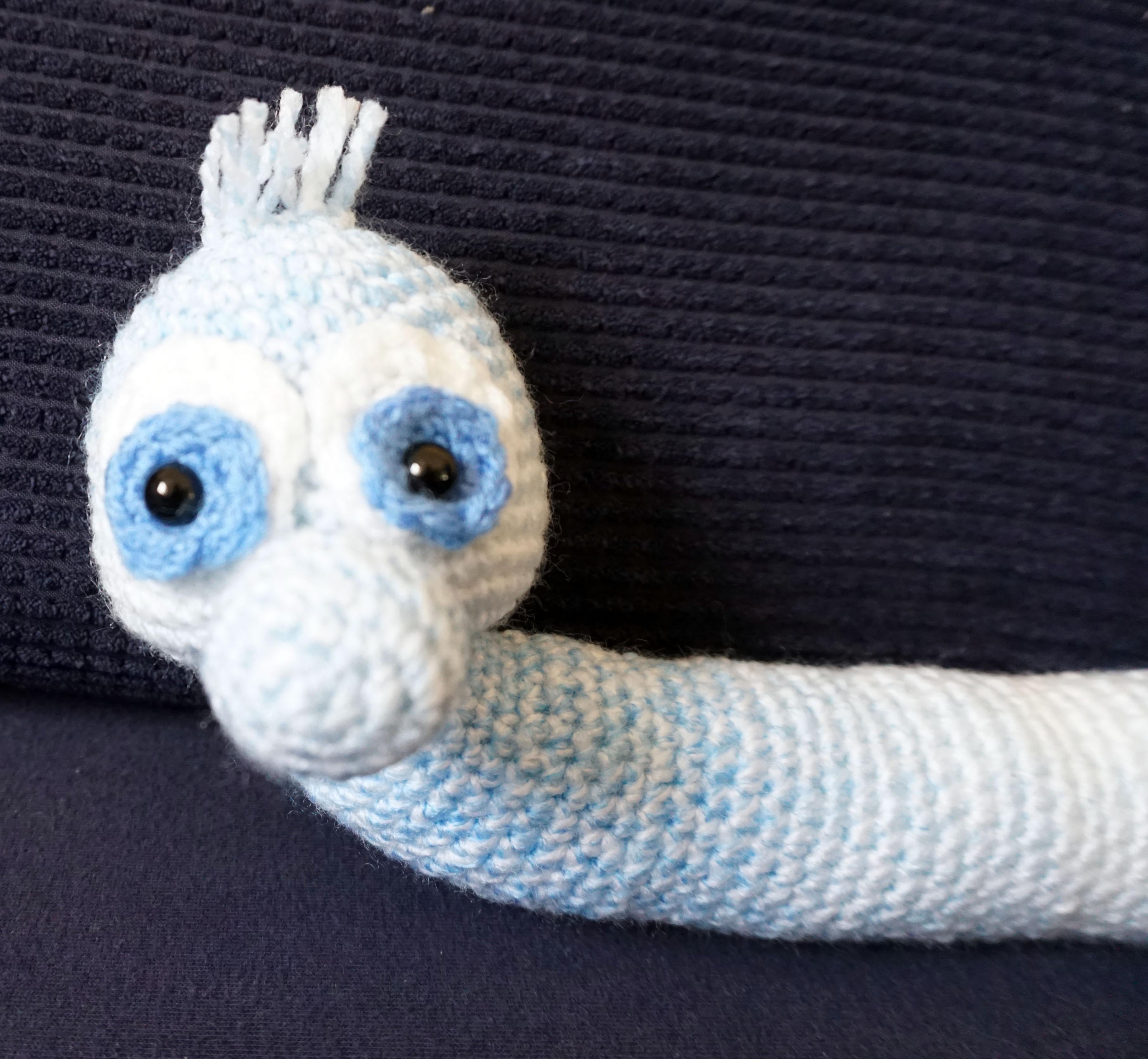 Amigurumi Häkelanleitung für den Wurm Flo (Wollreste)