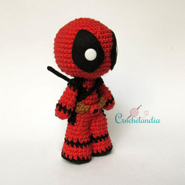Deadpool amigurumi doll - crochet pattern by Crochelandia