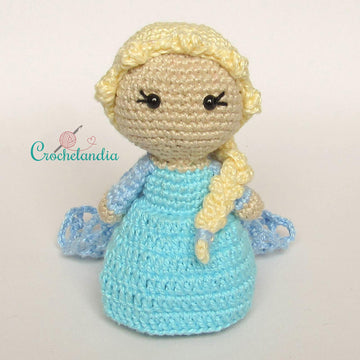Elsa amigurumi doll - crochet pattern by Crochelandia