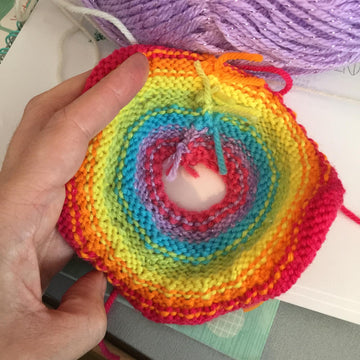 One piece rainbow hanger