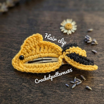 Golden fish hair clip English-US