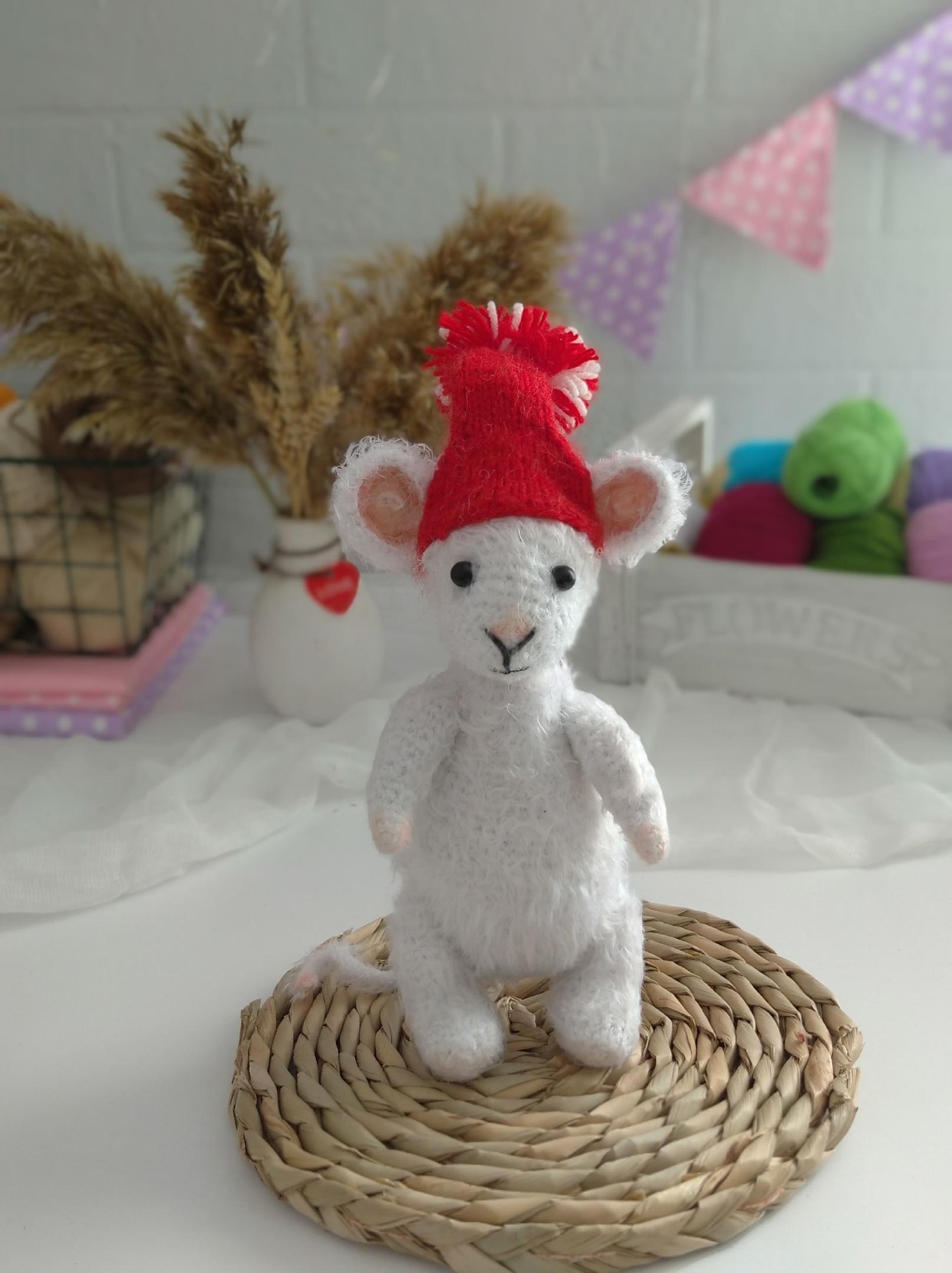 Mouse crochet pattern. Fluffy mouse pattern.