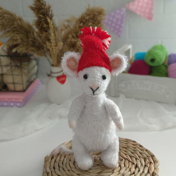 Mouse crochet pattern. Fluffy mouse pattern.