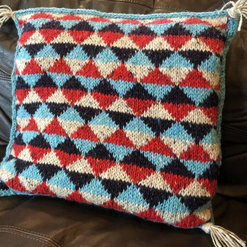Navachóch Triangles Cushion