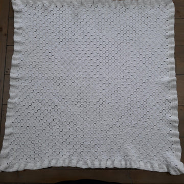 Eloelai Corner-to-Corner Blanket with Ruffled Edge