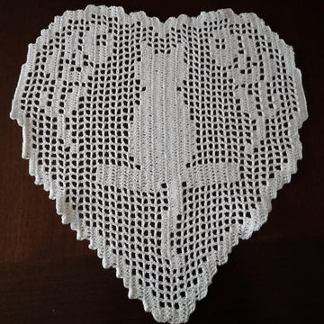 Cat filet heart doily