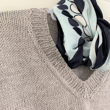 Sweater FOUR - V-neck