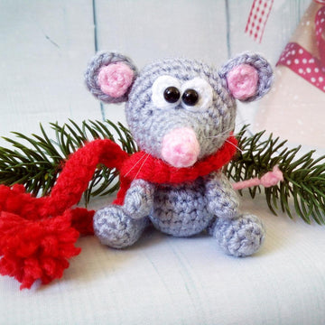 231 Little Rat Mimi with a scarf