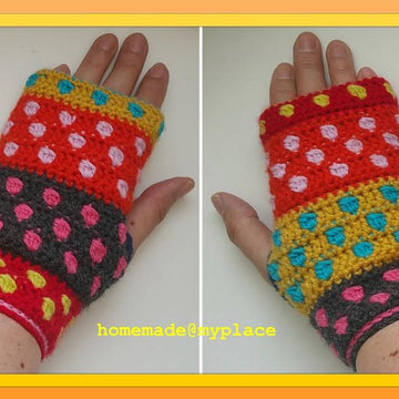 Handy Polka Dots Mitts !