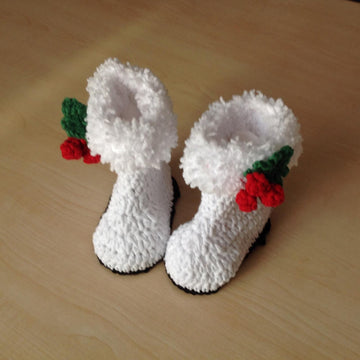 Santa Baby Bootie & Hat Set N 333