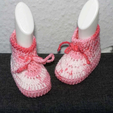 Häkelanleitung für die süßen Babyschühchen nur aus Stäbchen