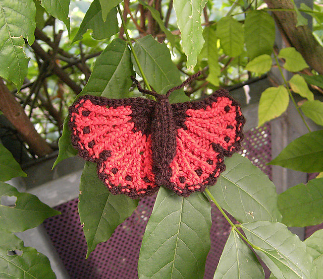 "75 Birds, Butterflies and Beautiful Beasties to Knit and Crochet"