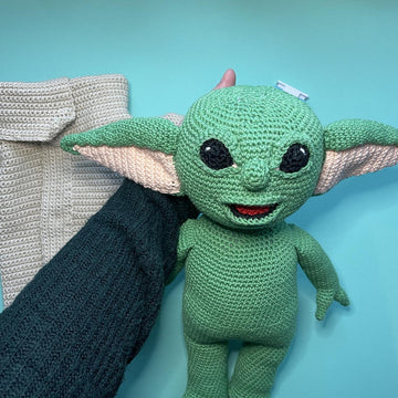 Wise Alien amigurumi
