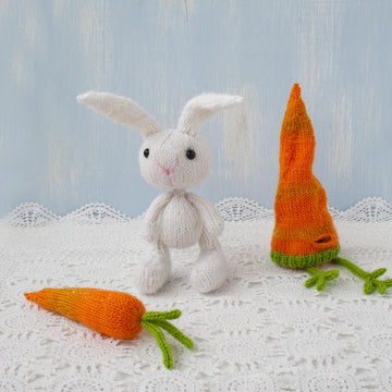 Knitted flat Easter Bunny and carrot
