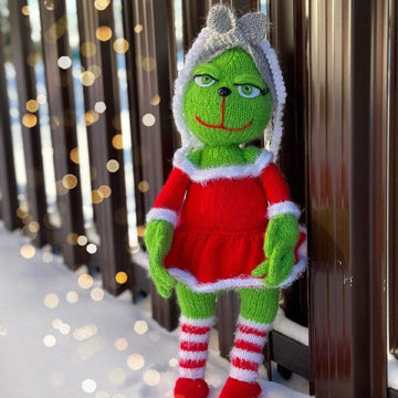 Miss Grinch knitting pattern.