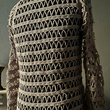 Circle Sleeve Raglan Shirt