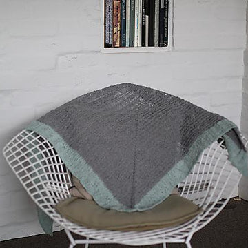 Up right shawl