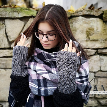 Cables knit-look mitts