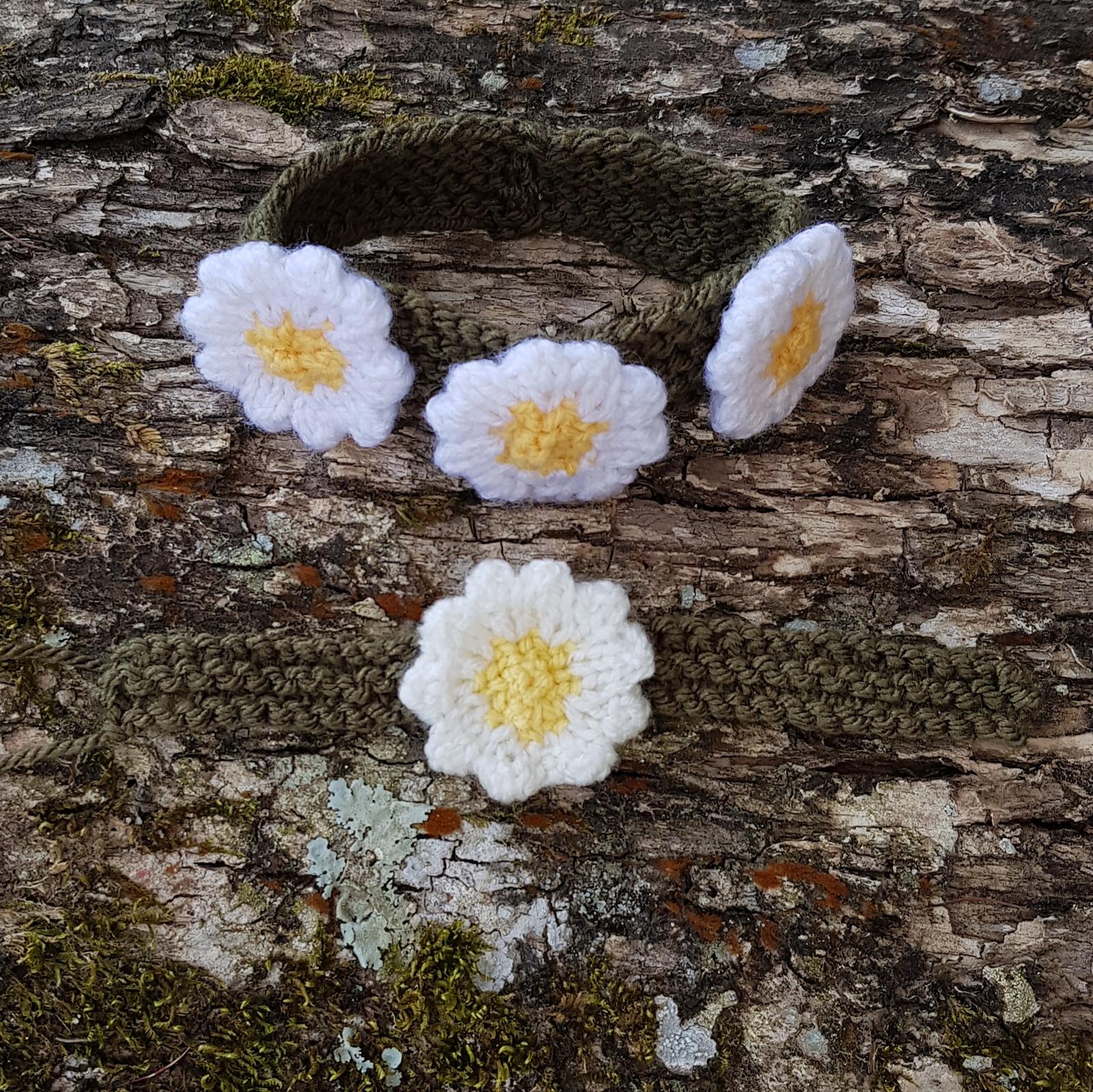 Knitted Daisy Chain Bracelet