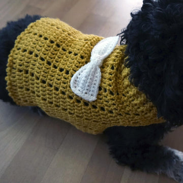 Häkelanleitung für das Hundekleid mit Schleife