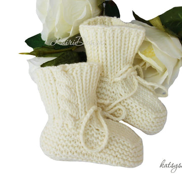 Baby booties with cable