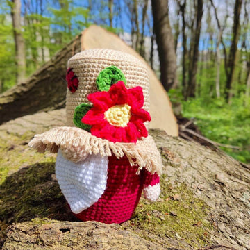 Gnome in a straw hat