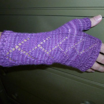 Sugar Plum Lace Mitts