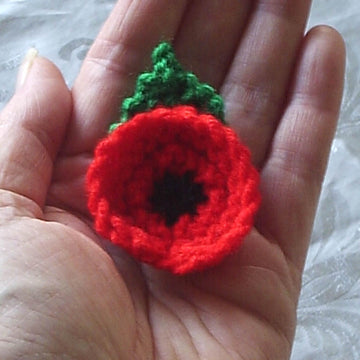Little Poppy flower easy 15mins knit DK knitting pattern for Remembrance Sunday Armistice & Memorial day