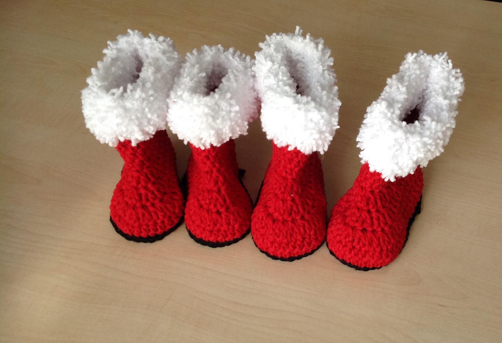 Santa Baby Bootie & Hat Set N 333