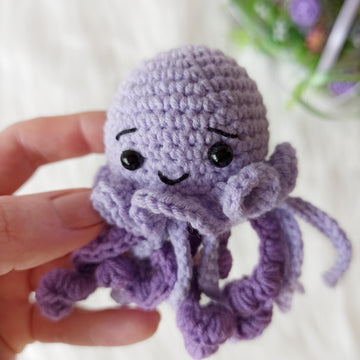Jellyfish crochet pattern, small amigurumi sea creature pattern