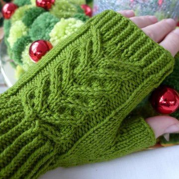 Fingerless gloves with braid
