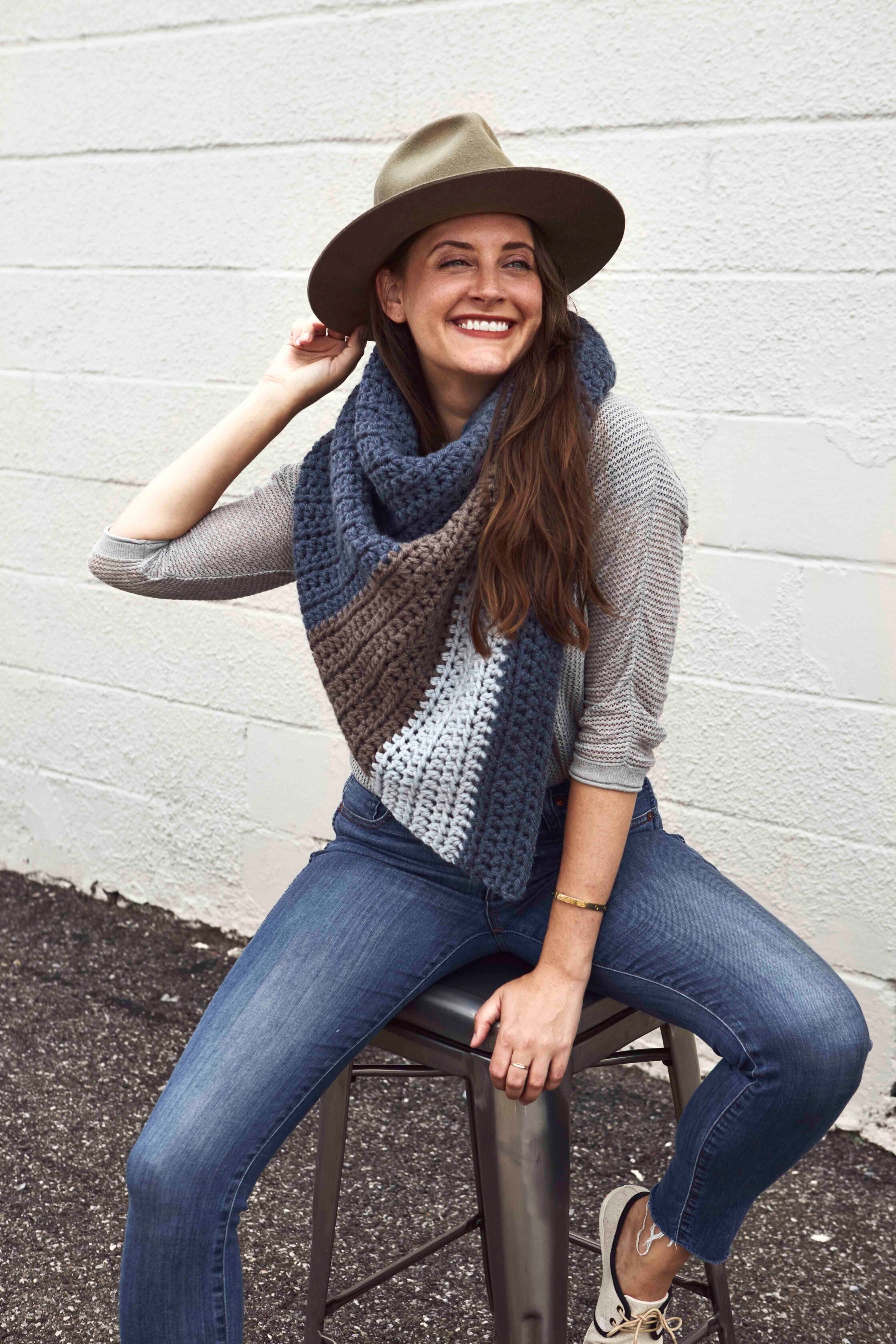 Racer Wrap in Lion Brand Hue & Me - M20288-TWH - Downloadable PDF