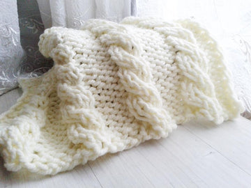 Mayra Mini Cable baby blanket
