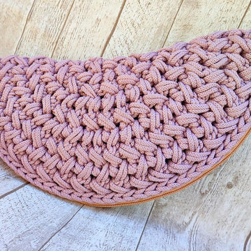 One-Piece Half Moon Clutch | Seamless Crochet Bag Pattern