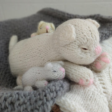 Cat and little kittens -KITTEN knitting pattern