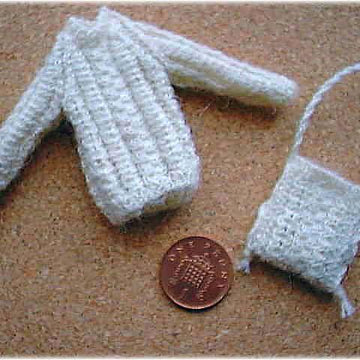 1:12th scale Ladies Aran jumper and bag