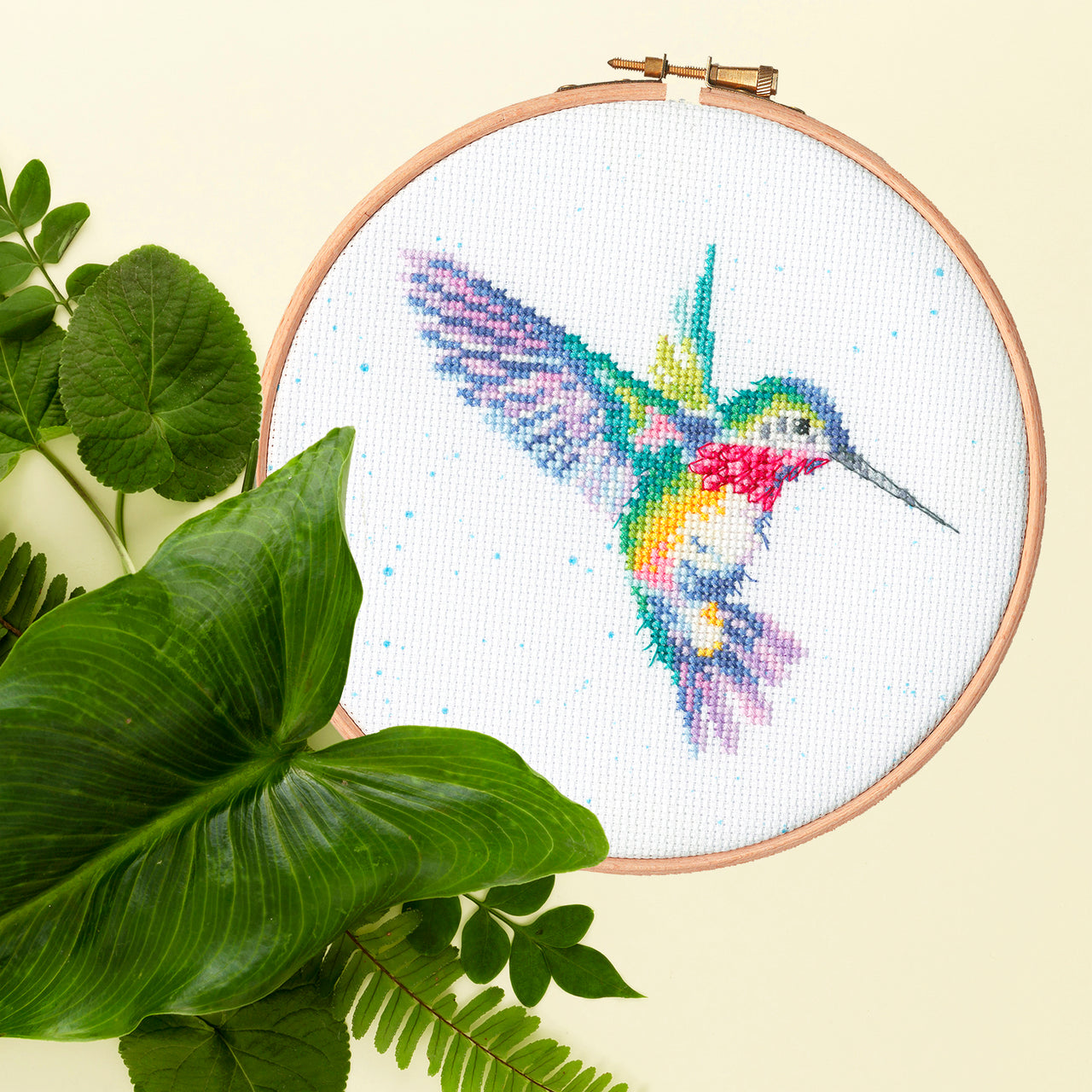 Bothy Threads Humming Along Cross Stitch Kit - 15cm circle
