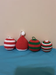 Cutie Christmas Baubles Knitting Pattern.