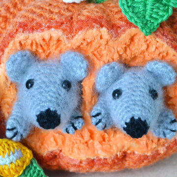Crochet pumpkin and mice. Harvest ornament. Farmhouse decor