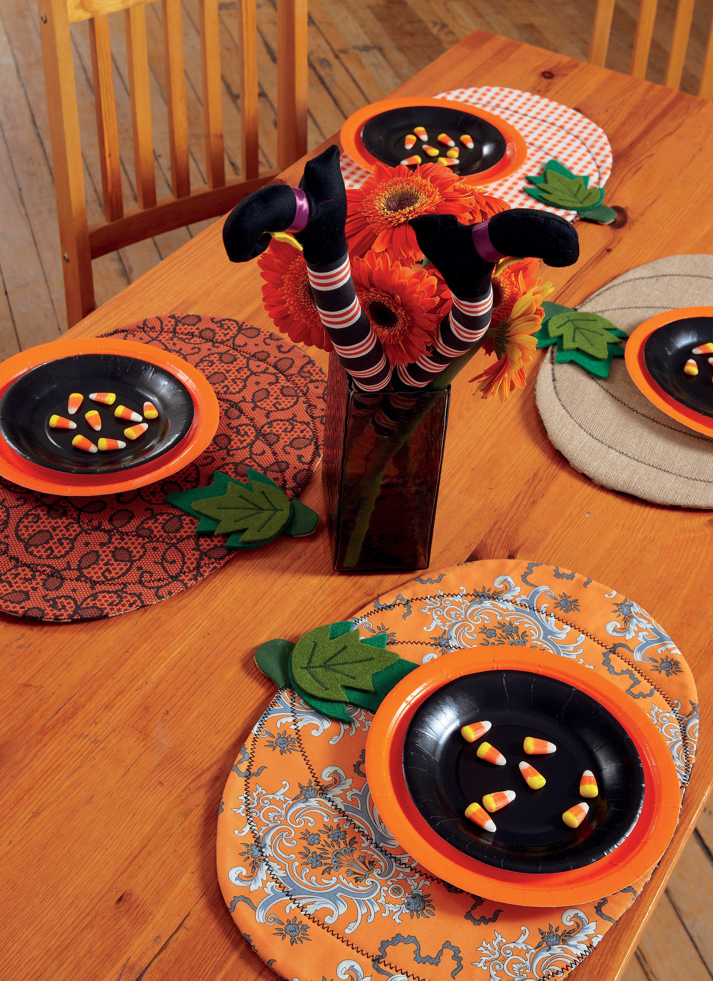 McCall's Pumpkin Placemats/Table Runner Witch Hat/Legs and Wreaths M7490 - Paper Pattern One Size