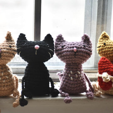 Crochet Valentino the Cat Holding Heart