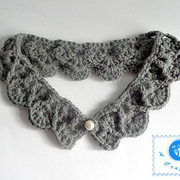 Pearl drops collar