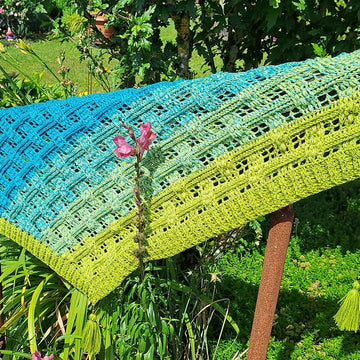 Flat Triangular Scarf "Merope"