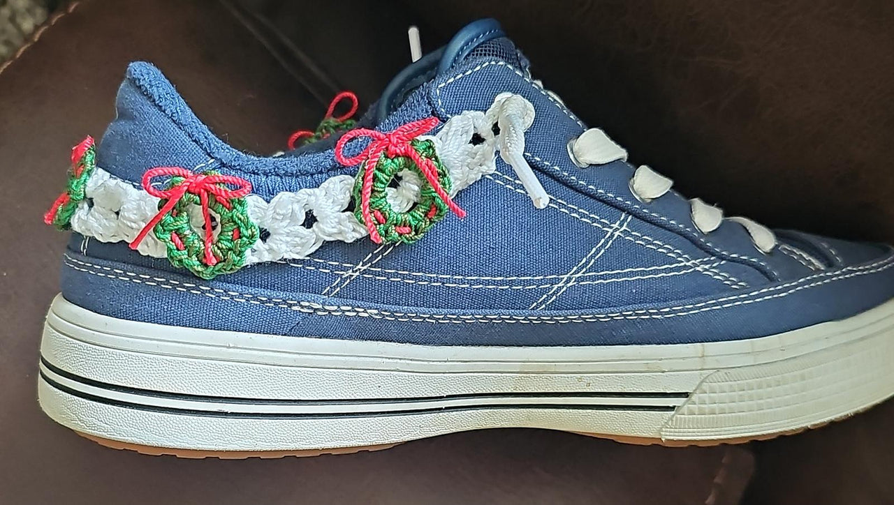 Wreath Sneaker Charm
