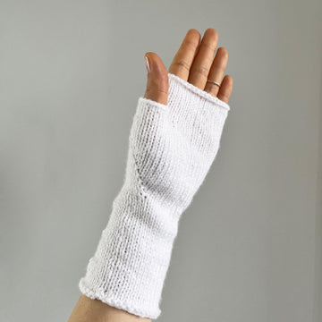 Blooming Snowdrop Fingerless mitts