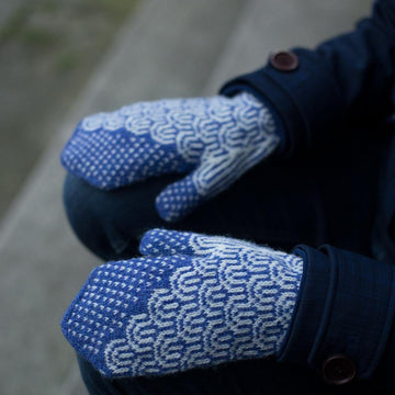 Waves Mittens